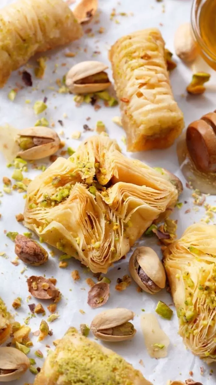 Bookmark these 10 places in Mumbai if you are a breakfast junkie and are craving an elaborate fare